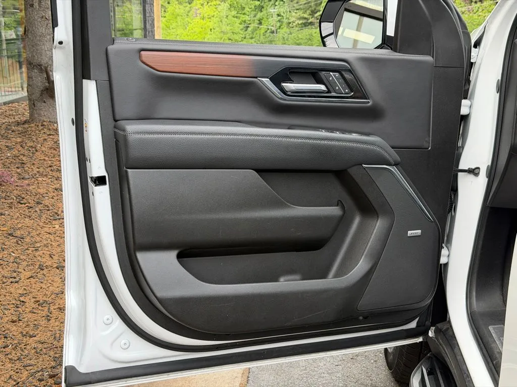 GMC Yukon XL photo 29
