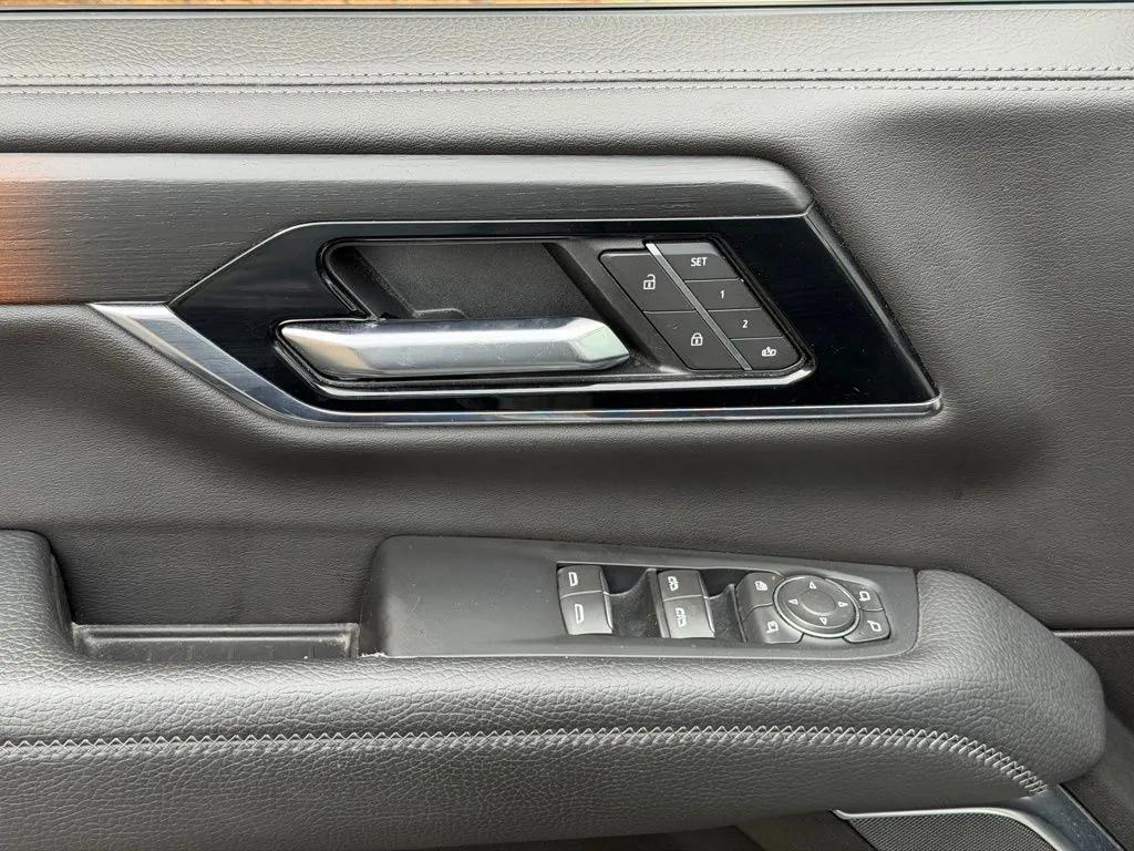 GMC Yukon XL photo 30
