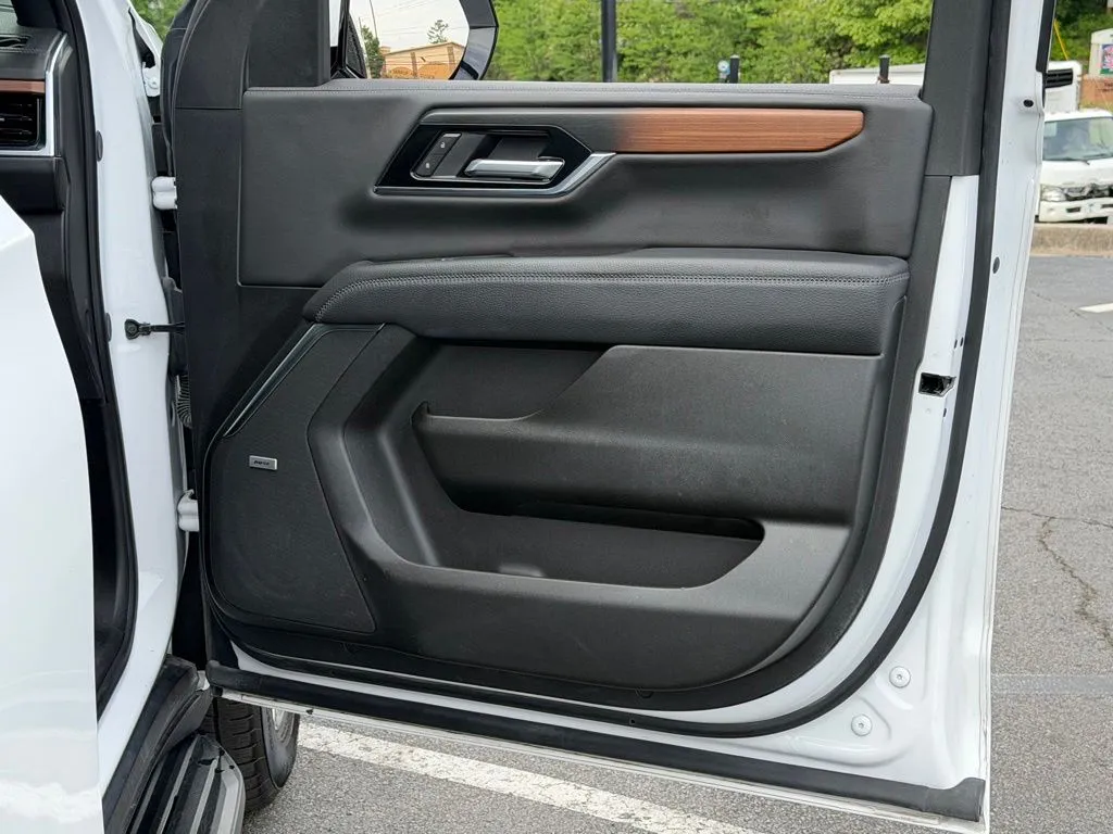 GMC Yukon XL photo 38