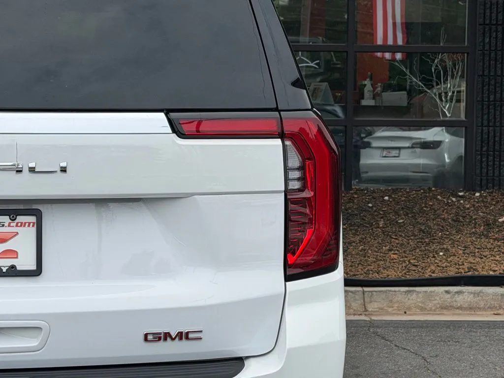 GMC Yukon XL photo 16