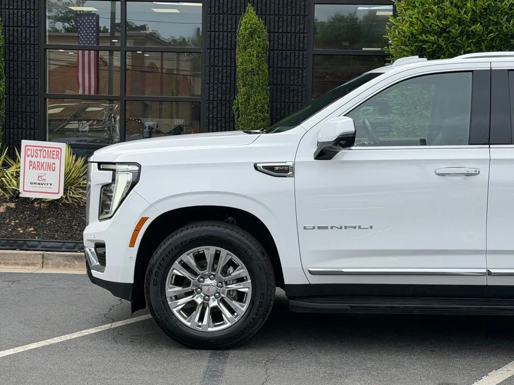 GMC Yukon XL photo 10