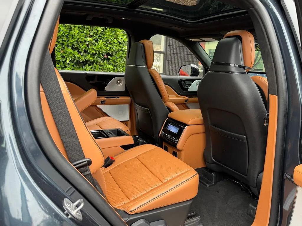 Lincoln Aviator photo 38