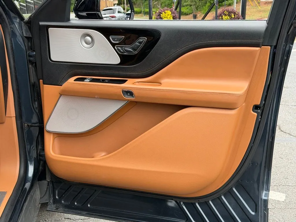 Lincoln Aviator photo 36