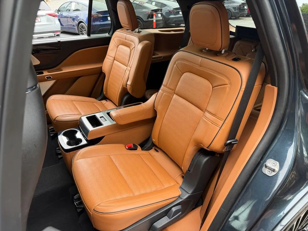 Lincoln Aviator photo 31