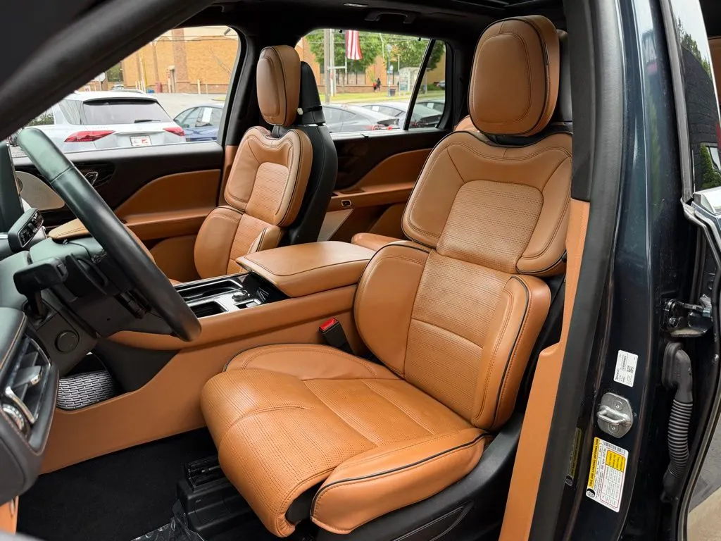 Lincoln Aviator photo 26