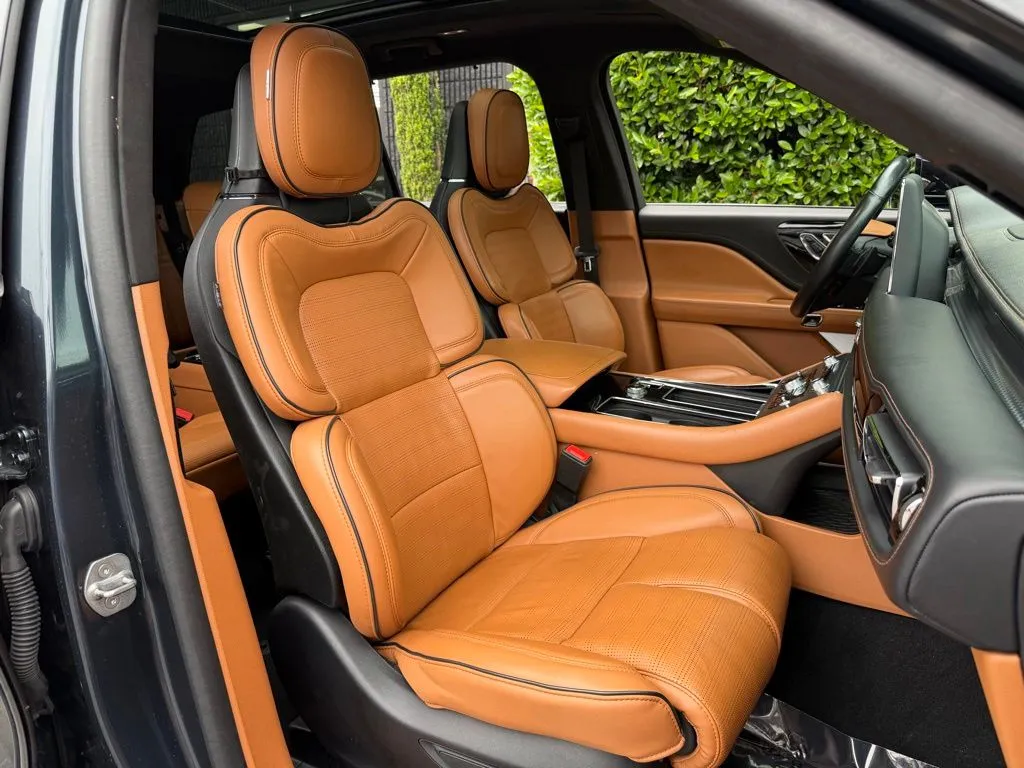 Lincoln Aviator photo 35
