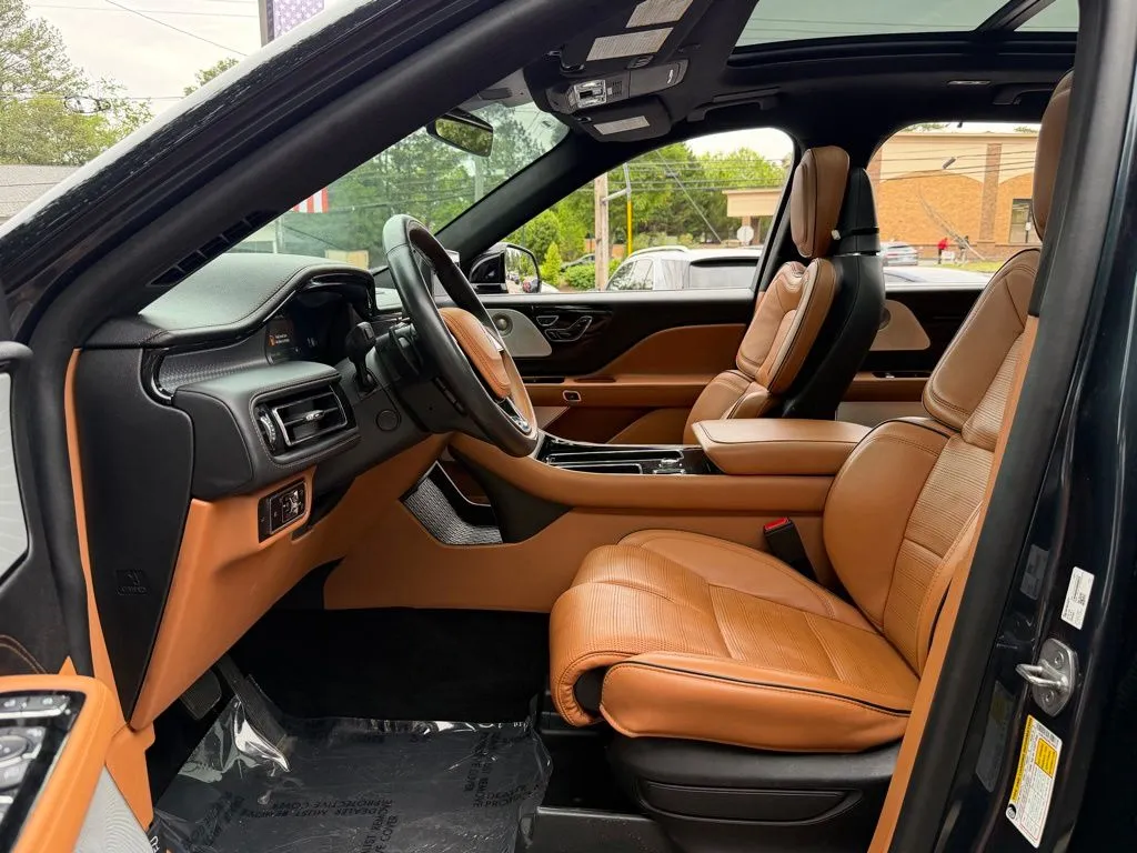 Lincoln Aviator photo 25