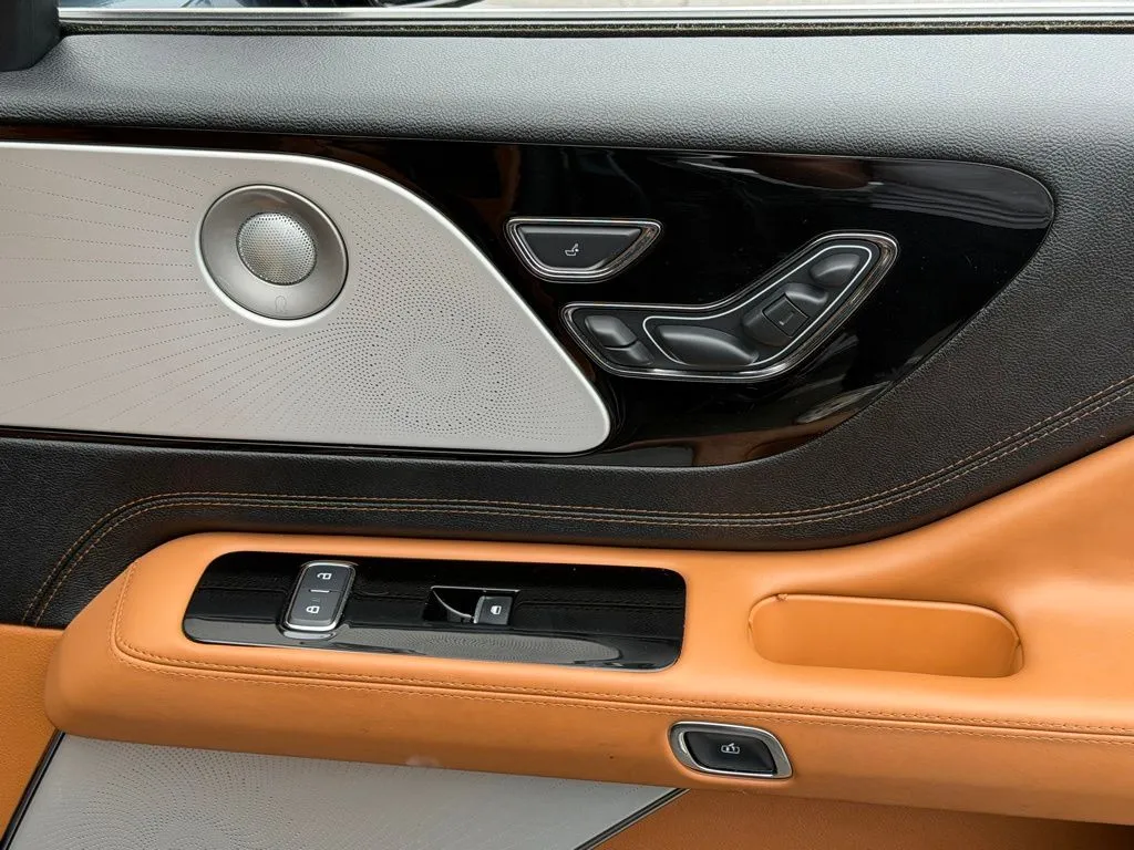 Lincoln Aviator photo 37