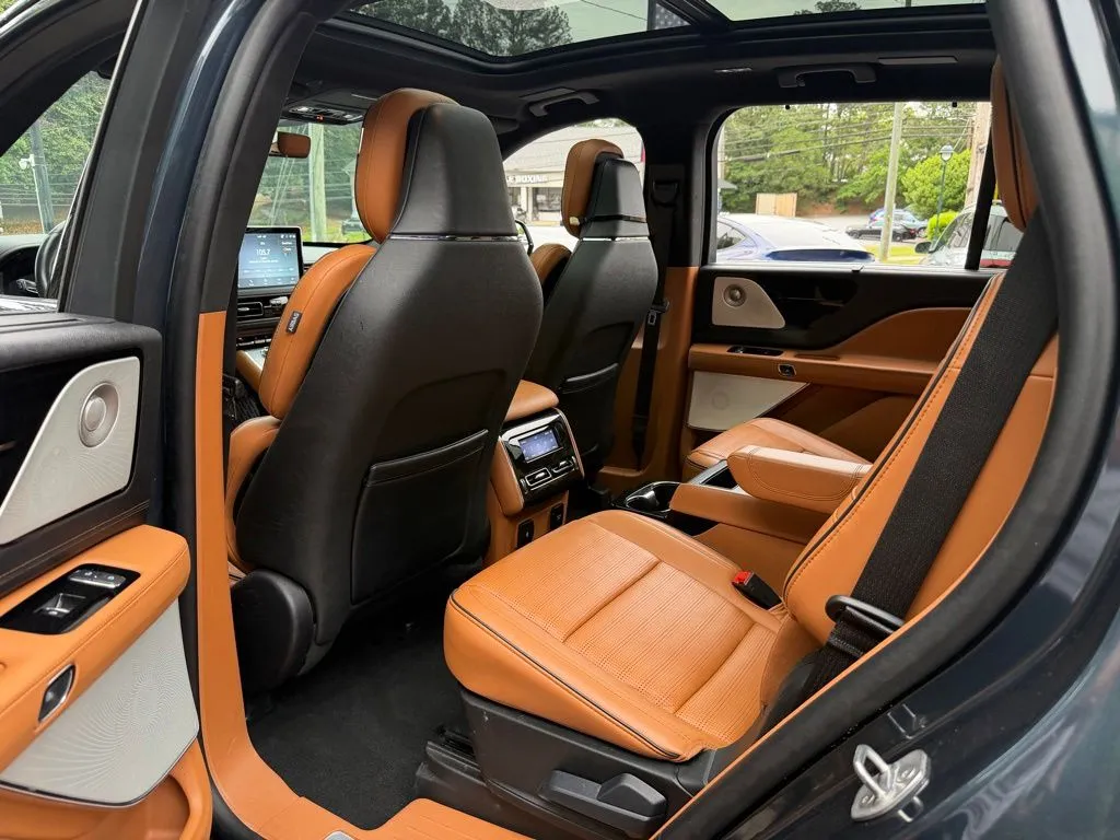 Lincoln Aviator photo 30