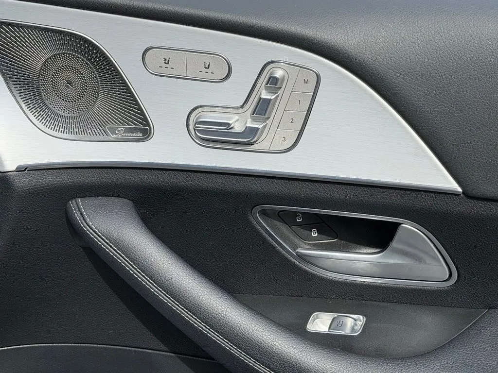 Mercedes-Benz GLE photo 33
