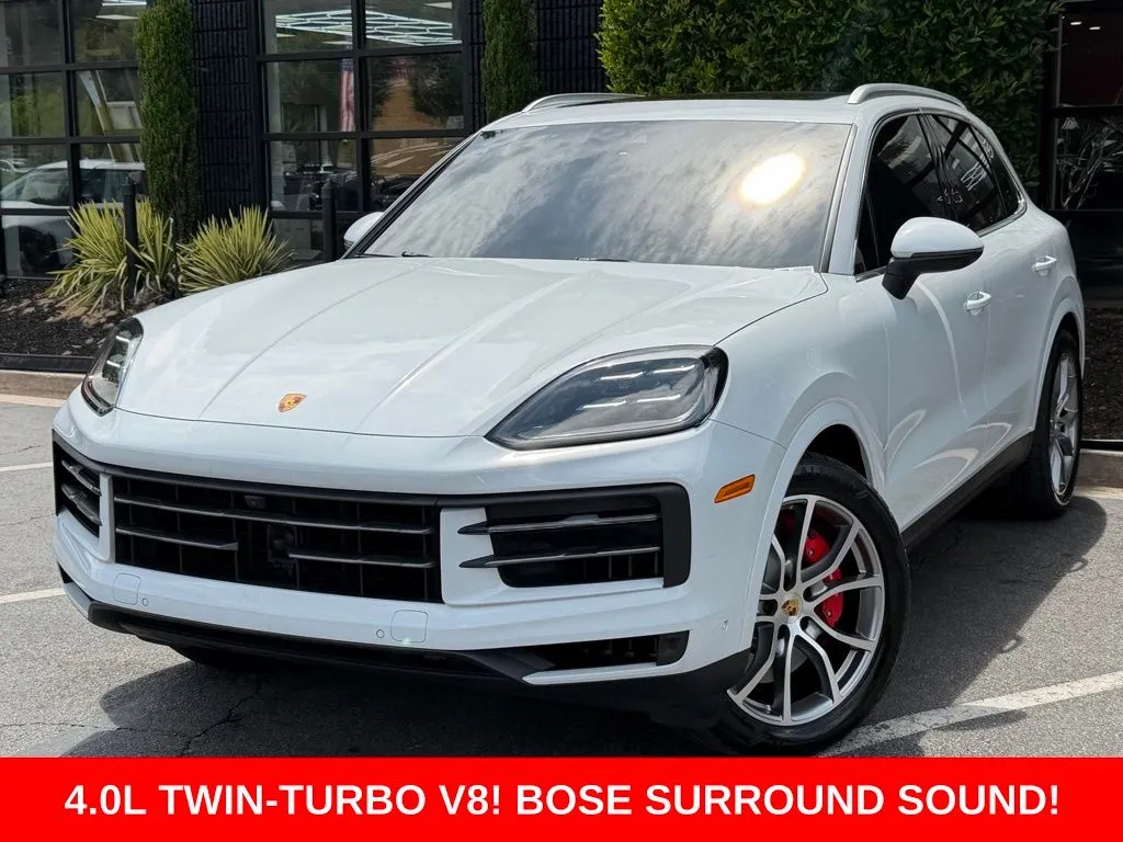 2024 Porsche Cayenne S's photo