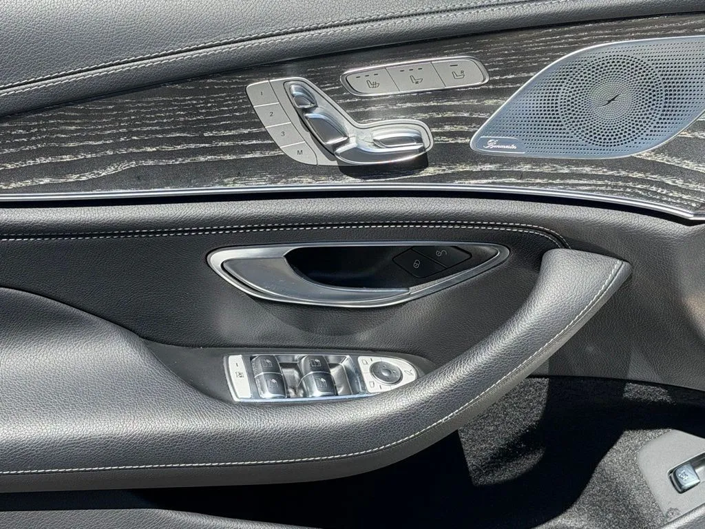 Mercedes-Benz CLS photo 29