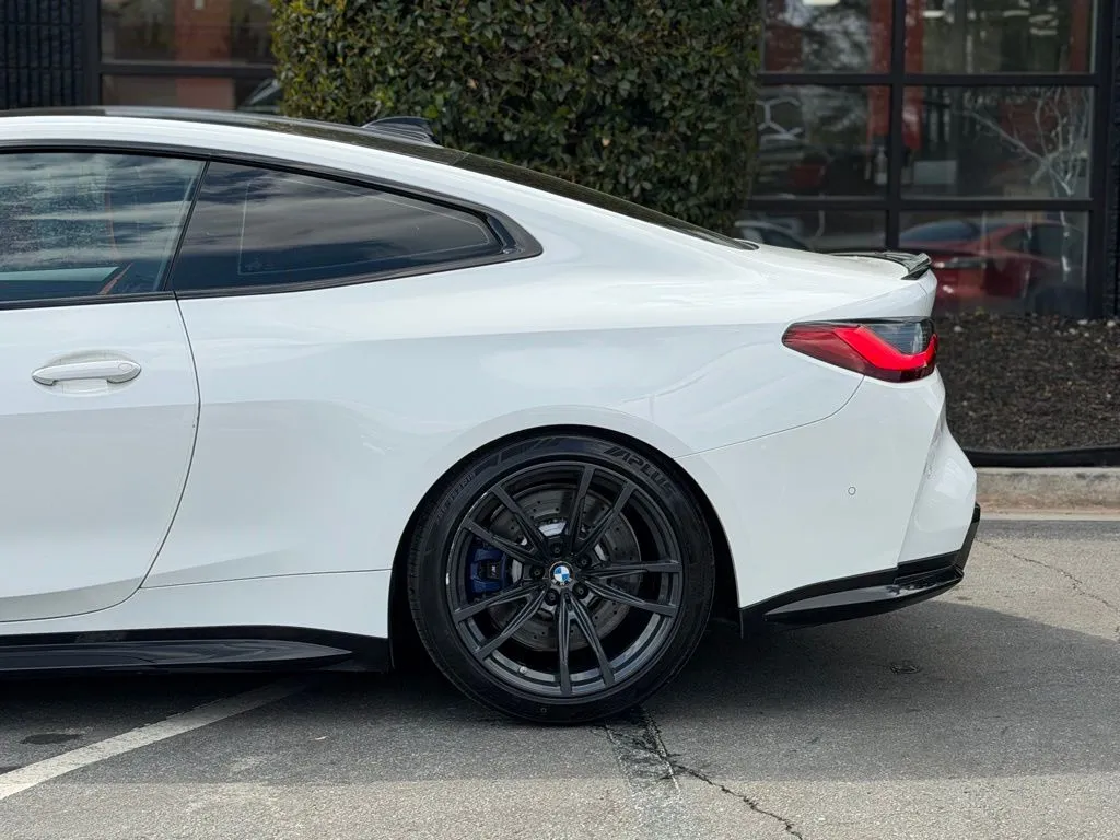 BMW M4 photo 11