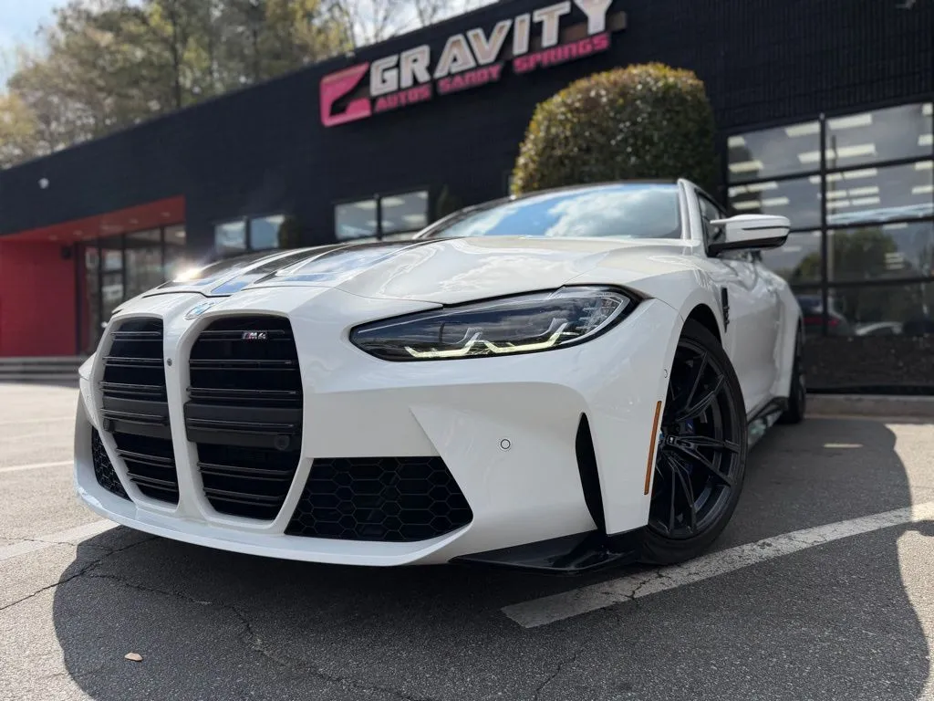 BMW M4 photo 2