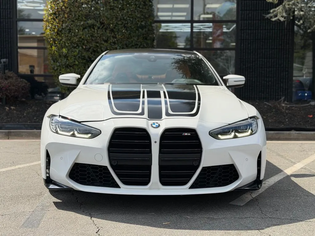 BMW M4 photo 3