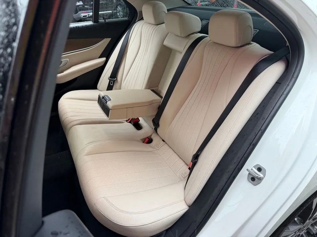 Mercedes-Benz E-Class photo 29