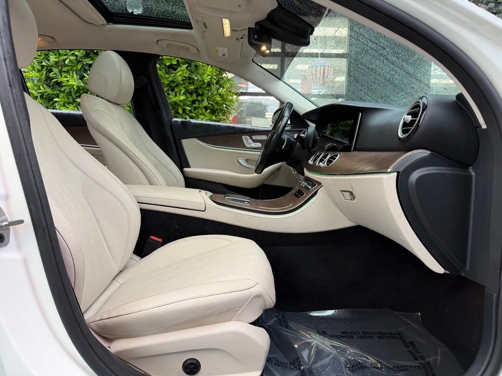Mercedes-Benz E-Class photo 31