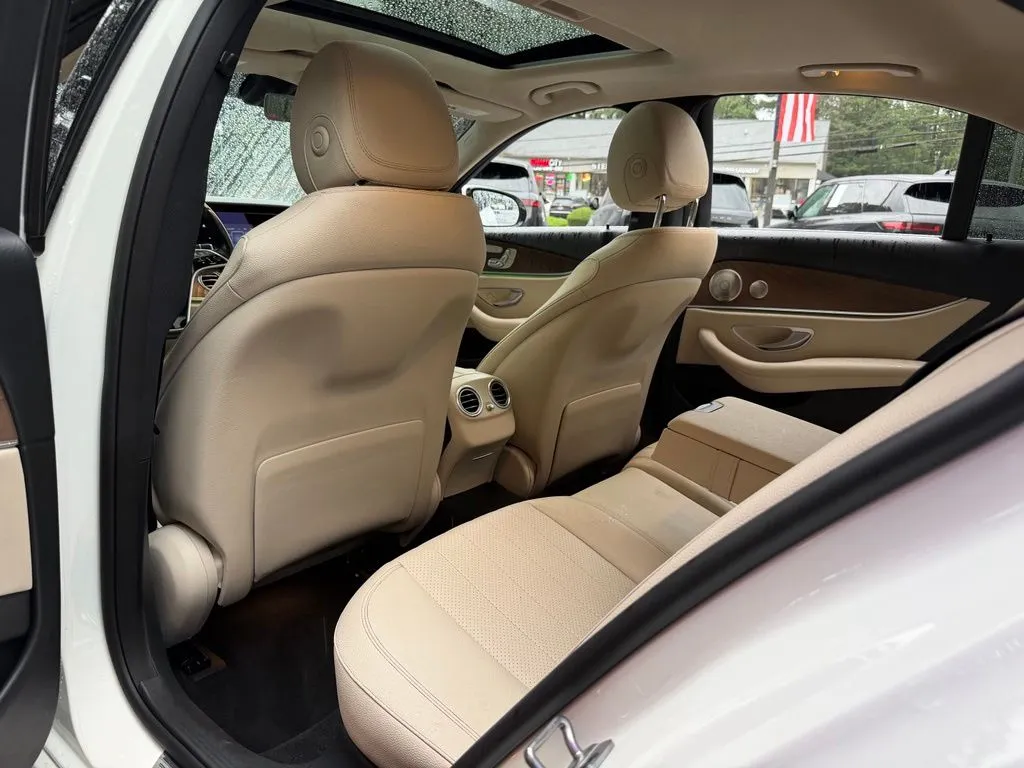 Mercedes-Benz E-Class photo 28