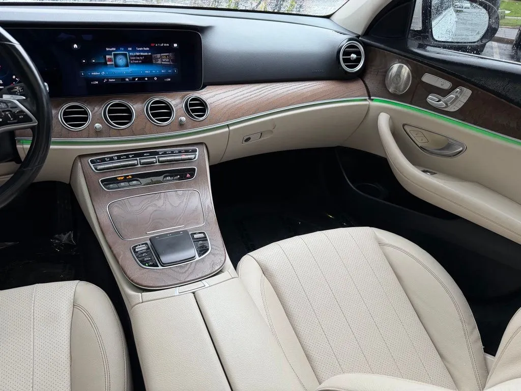Mercedes-Benz E-Class photo 39