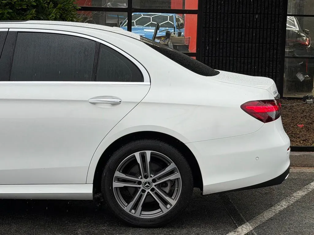 Mercedes-Benz E-Class photo 11