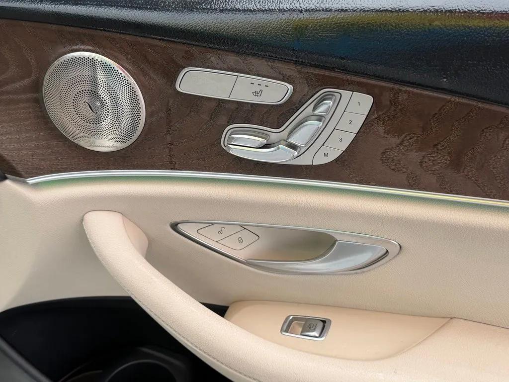 Mercedes-Benz E-Class photo 34