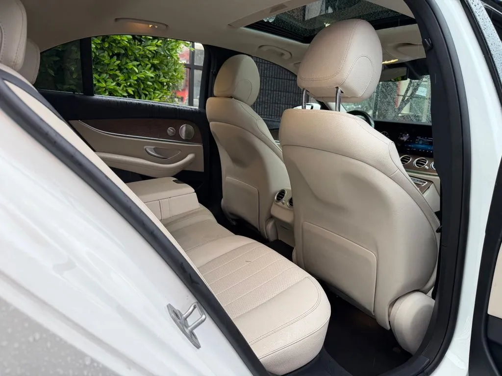 Mercedes-Benz E-Class photo 35