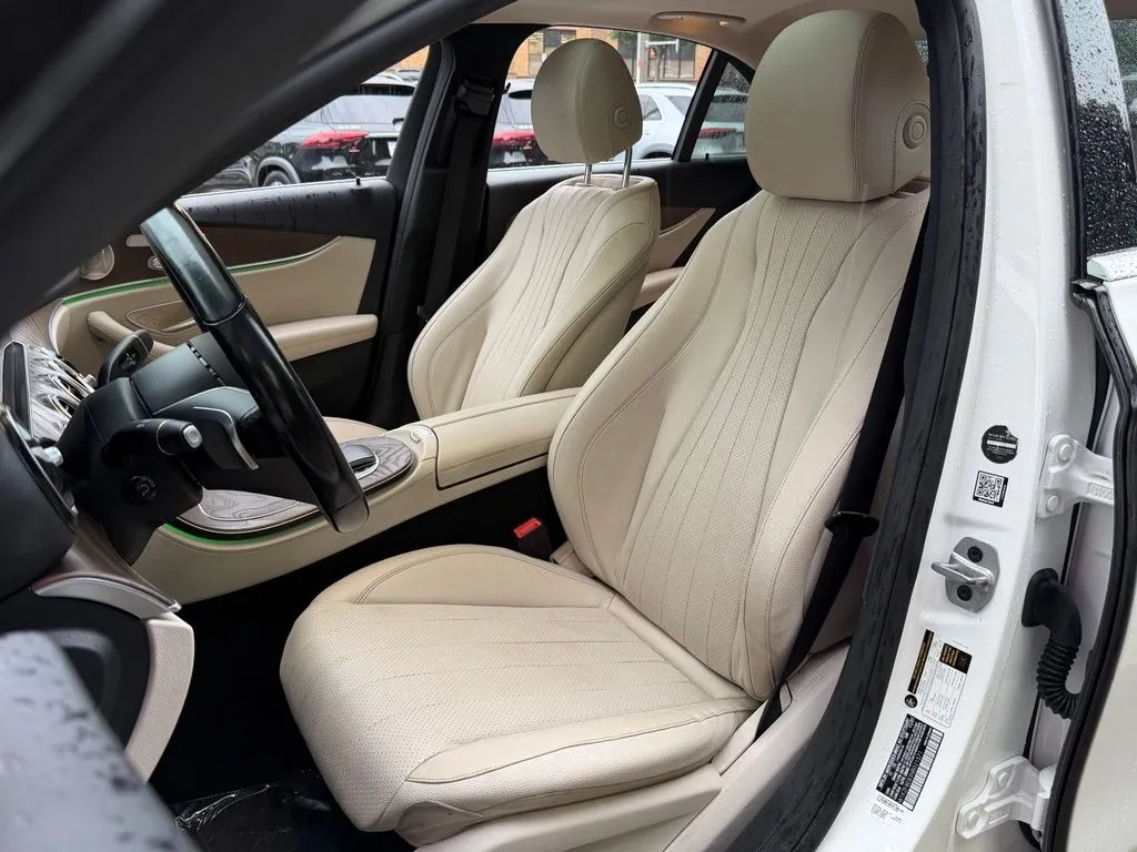 Mercedes-Benz E-Class photo 24