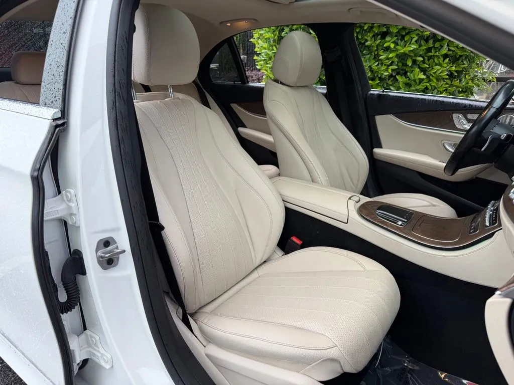 Mercedes-Benz E-Class photo 32