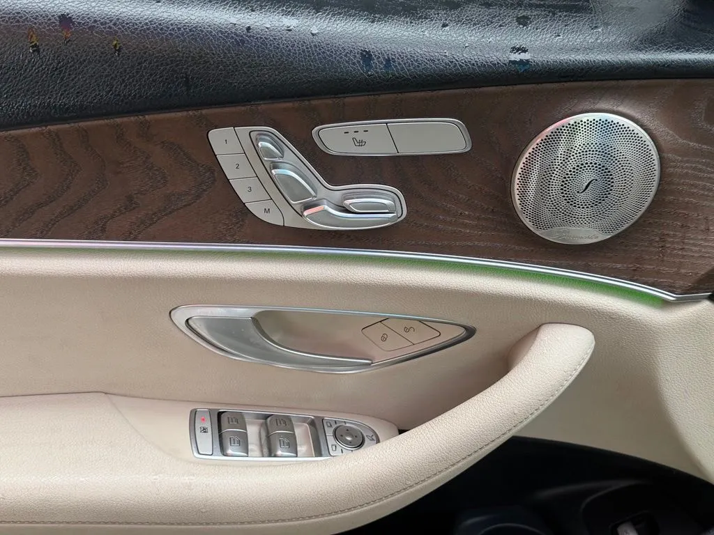 Mercedes-Benz E-Class photo 27