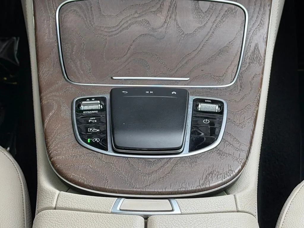Mercedes-Benz E-Class photo 45