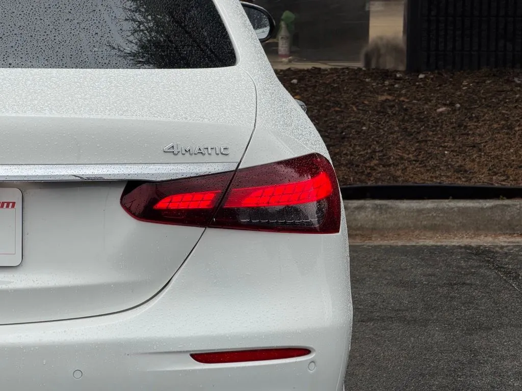 Mercedes-Benz E-Class photo 16