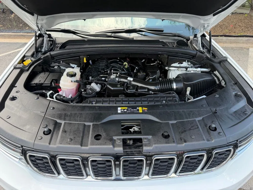 Jeep Grand Cherokee L photo 8