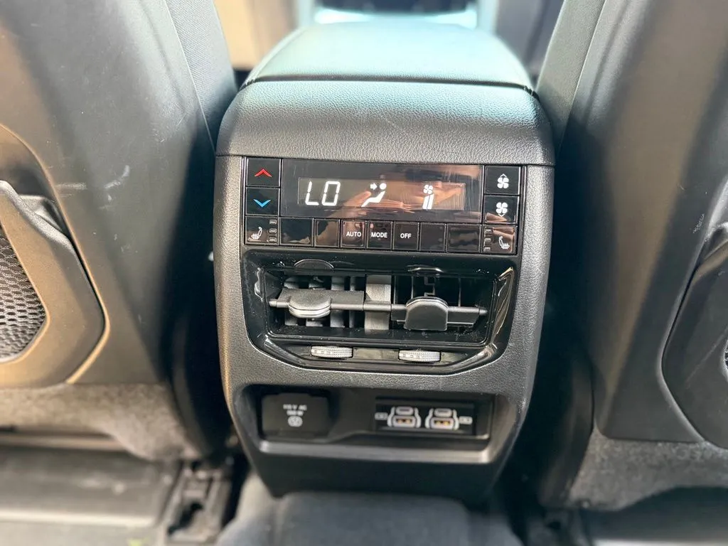Jeep Grand Cherokee L photo 54