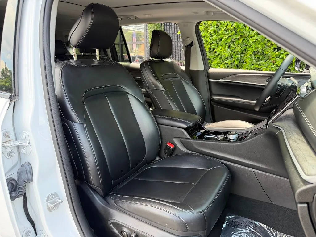 Jeep Grand Cherokee L photo 36