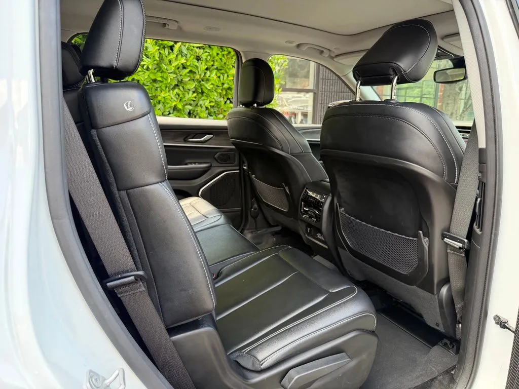 Jeep Grand Cherokee L photo 40