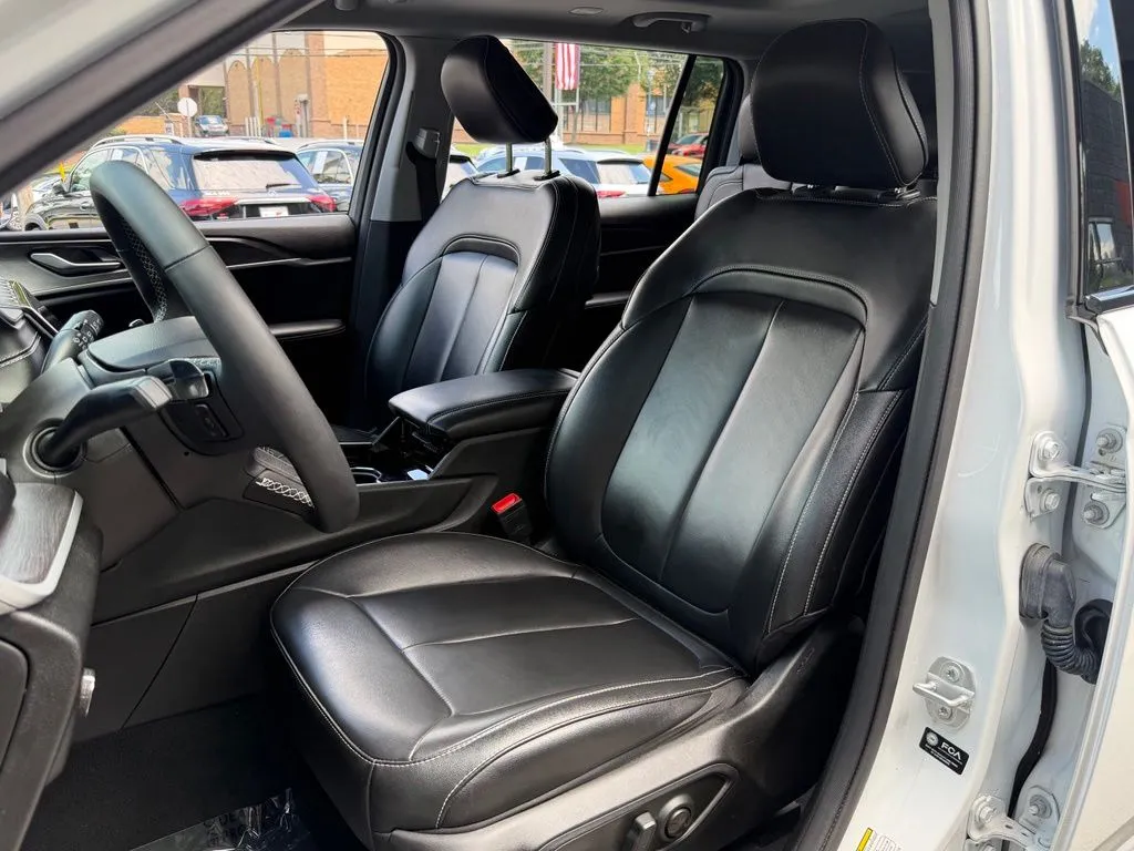 Jeep Grand Cherokee L photo 26