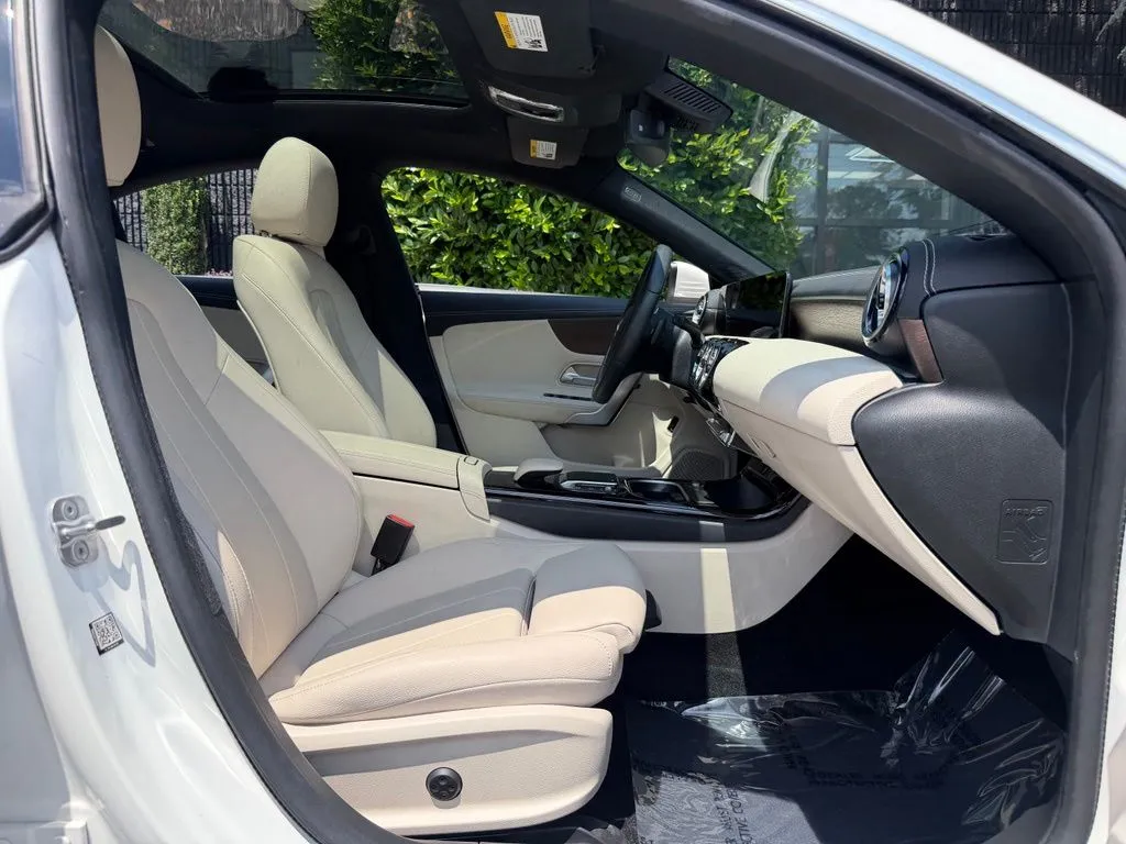 Mercedes-Benz CLA photo 35