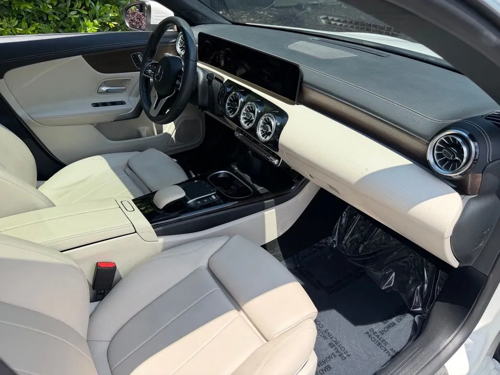 Mercedes-Benz CLA photo 34