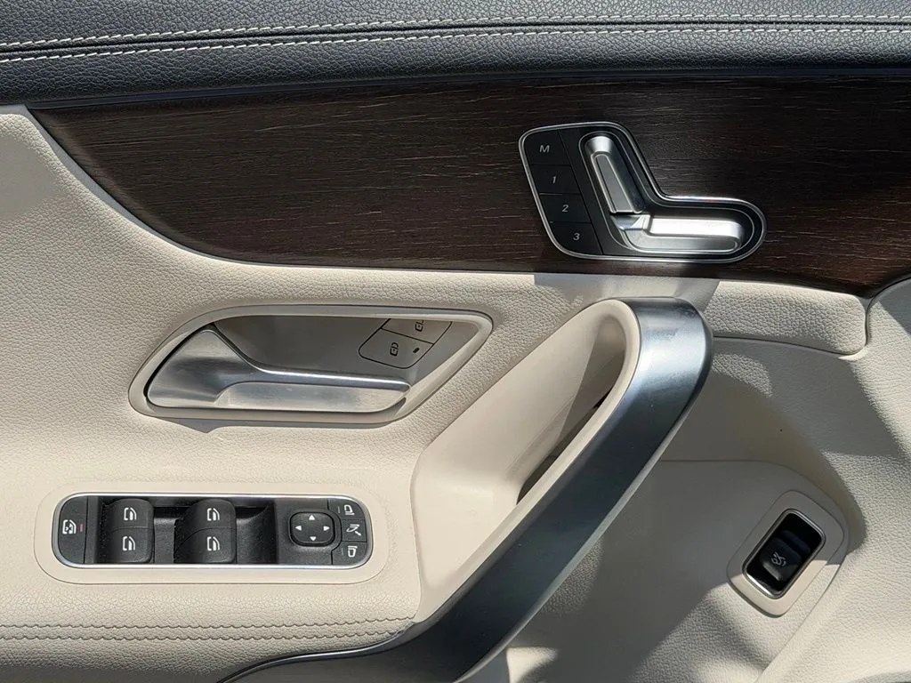 Mercedes-Benz CLA photo 31
