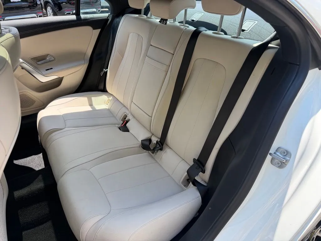 Mercedes-Benz CLA photo 33