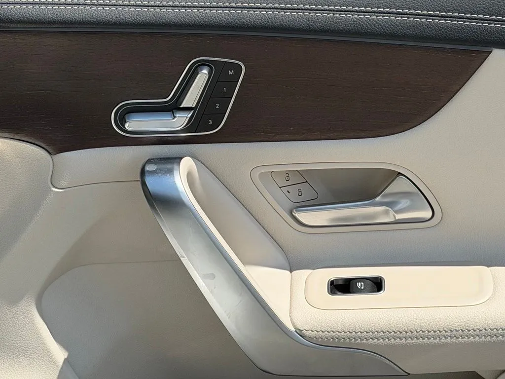 Mercedes-Benz CLA photo 39