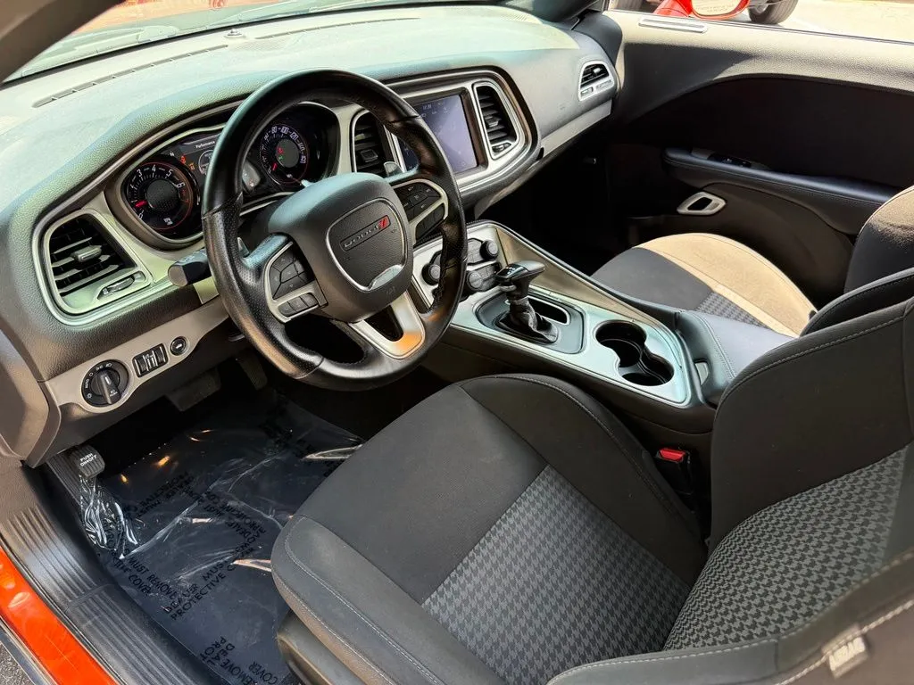 Dodge Challenger photo 21
