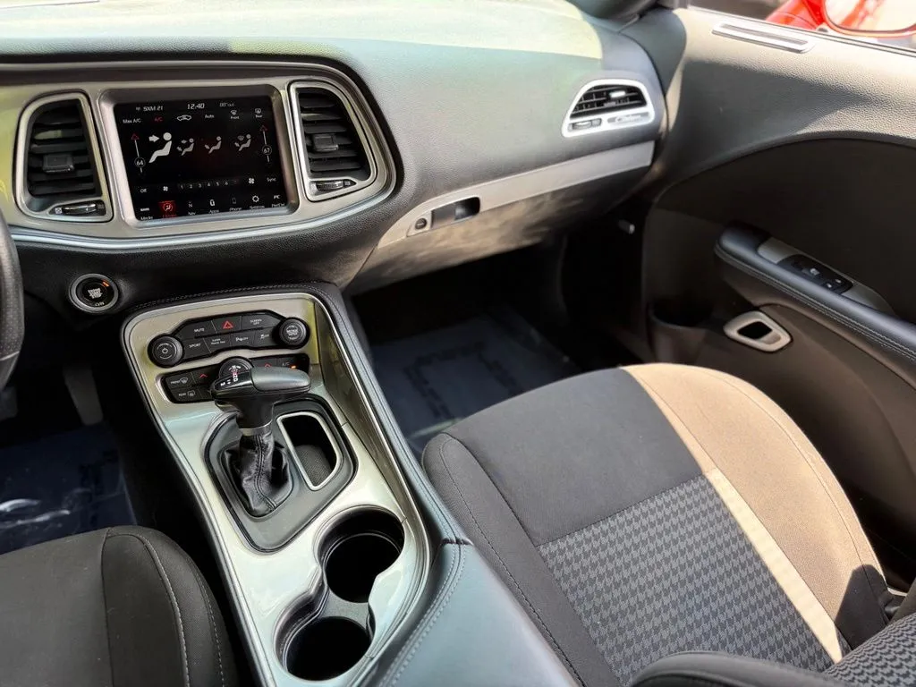 Dodge Challenger photo 36