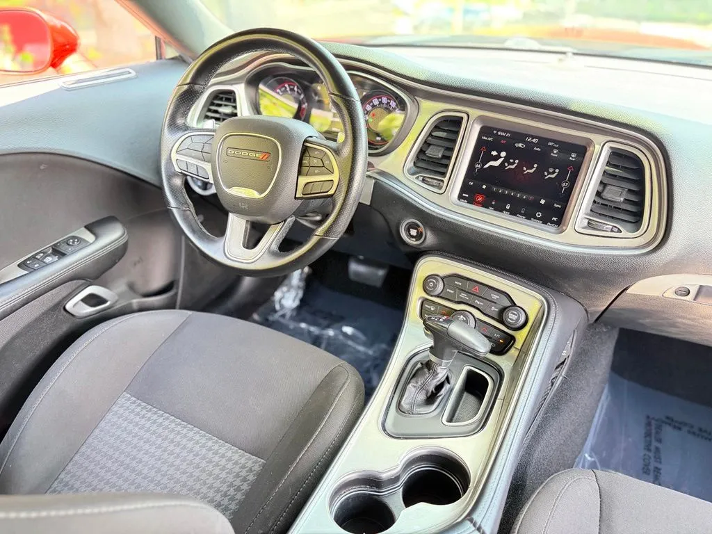 Dodge Challenger photo 35