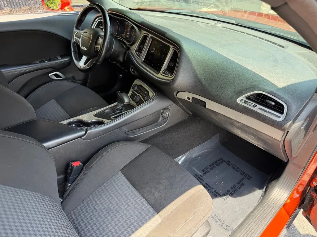Dodge Challenger photo 28