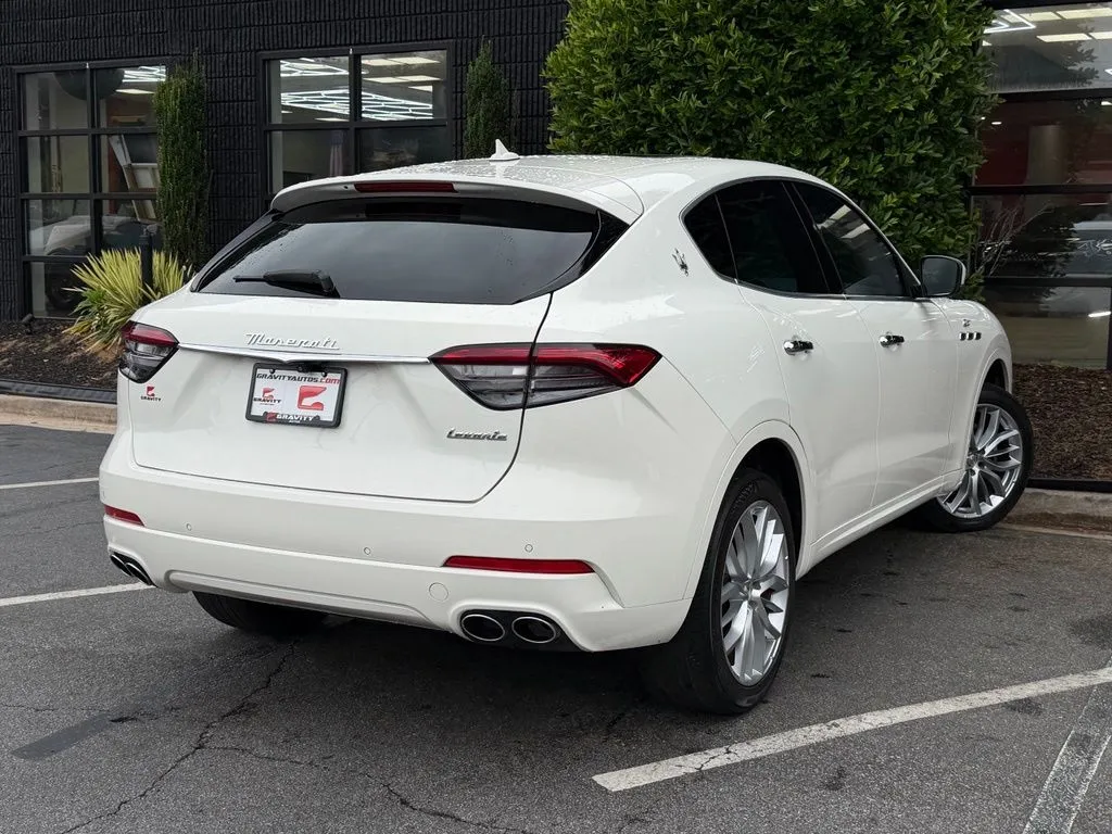 Maserati Levante photo 12