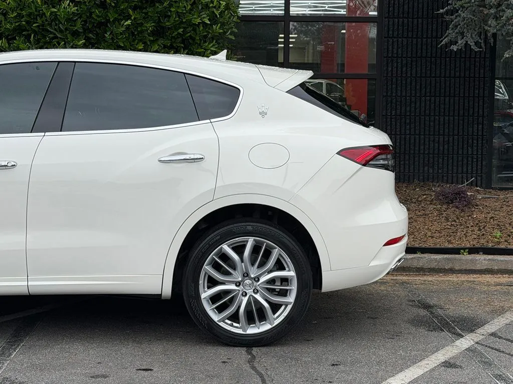 Maserati Levante photo 11
