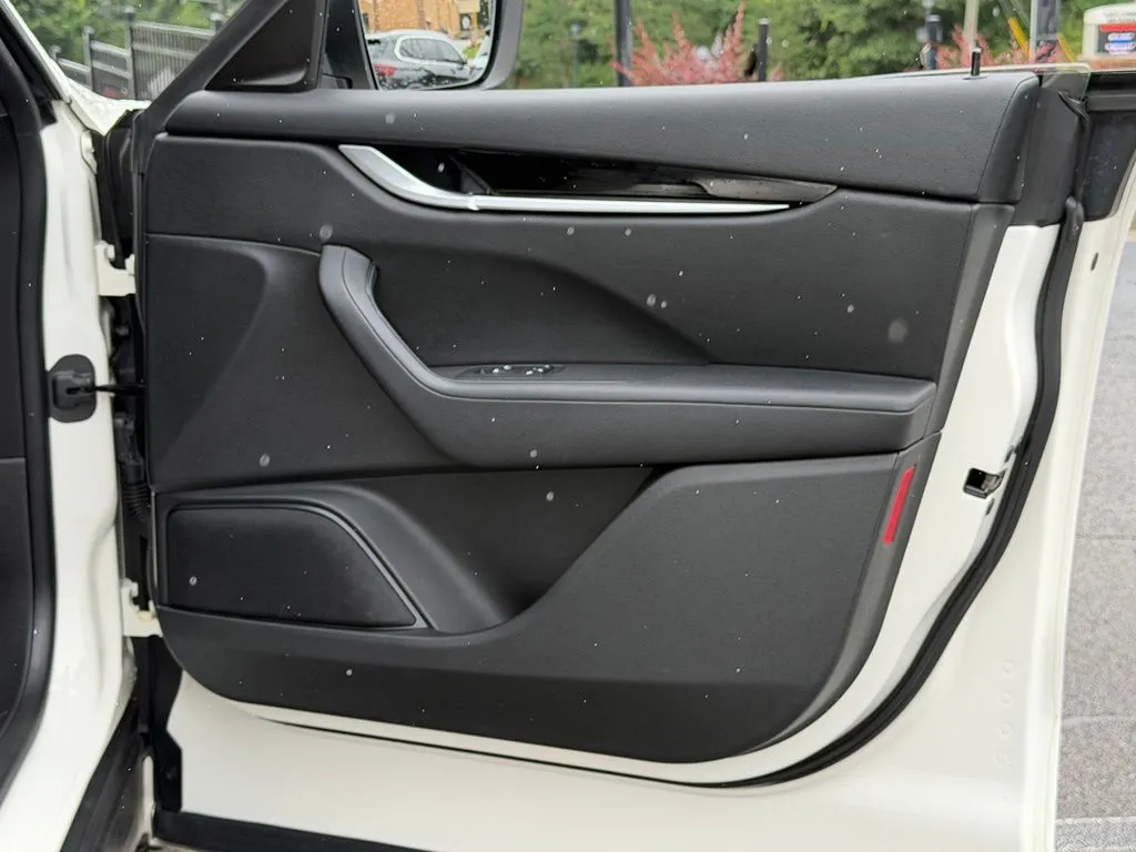Maserati Levante photo 37