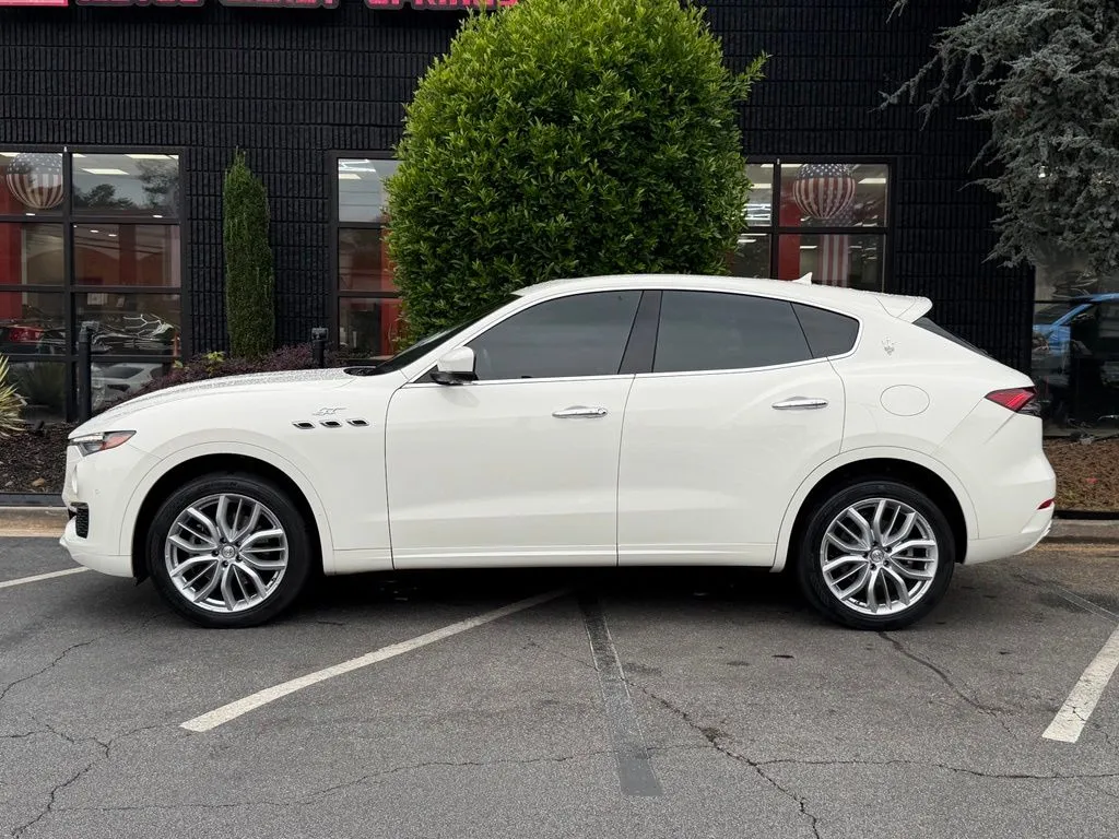 Maserati Levante photo 9