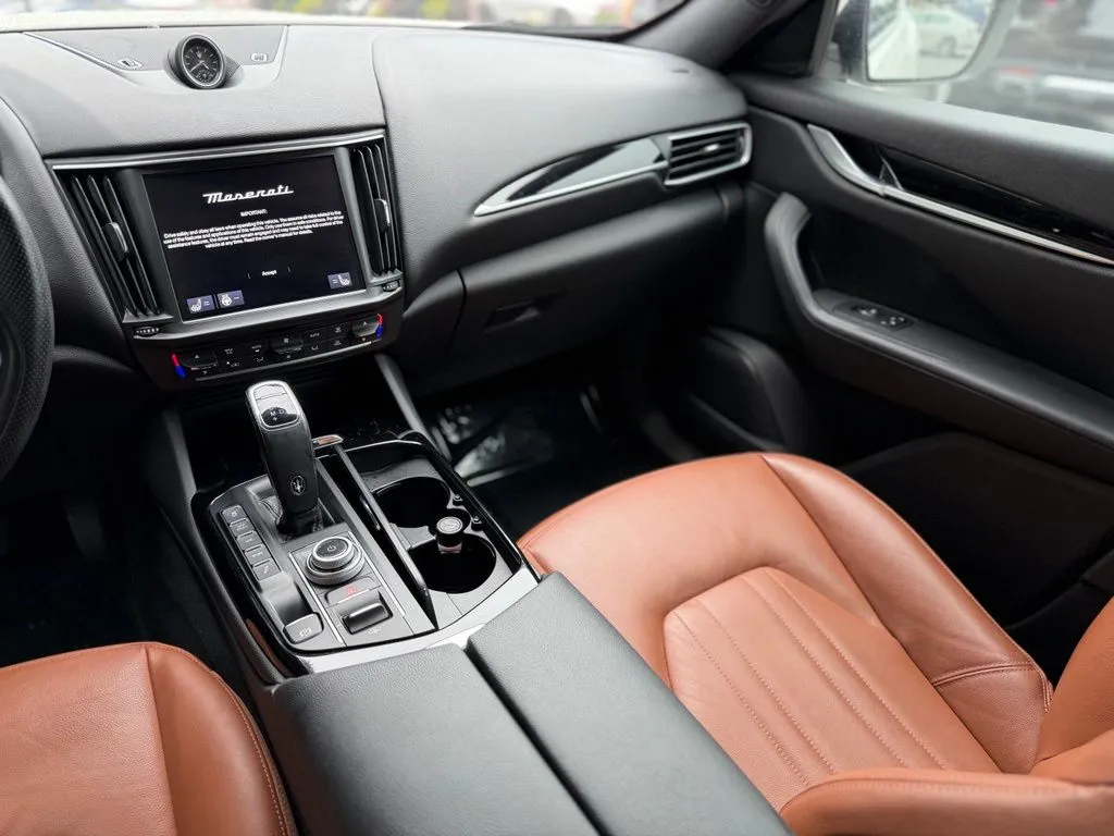 Maserati Levante photo 43